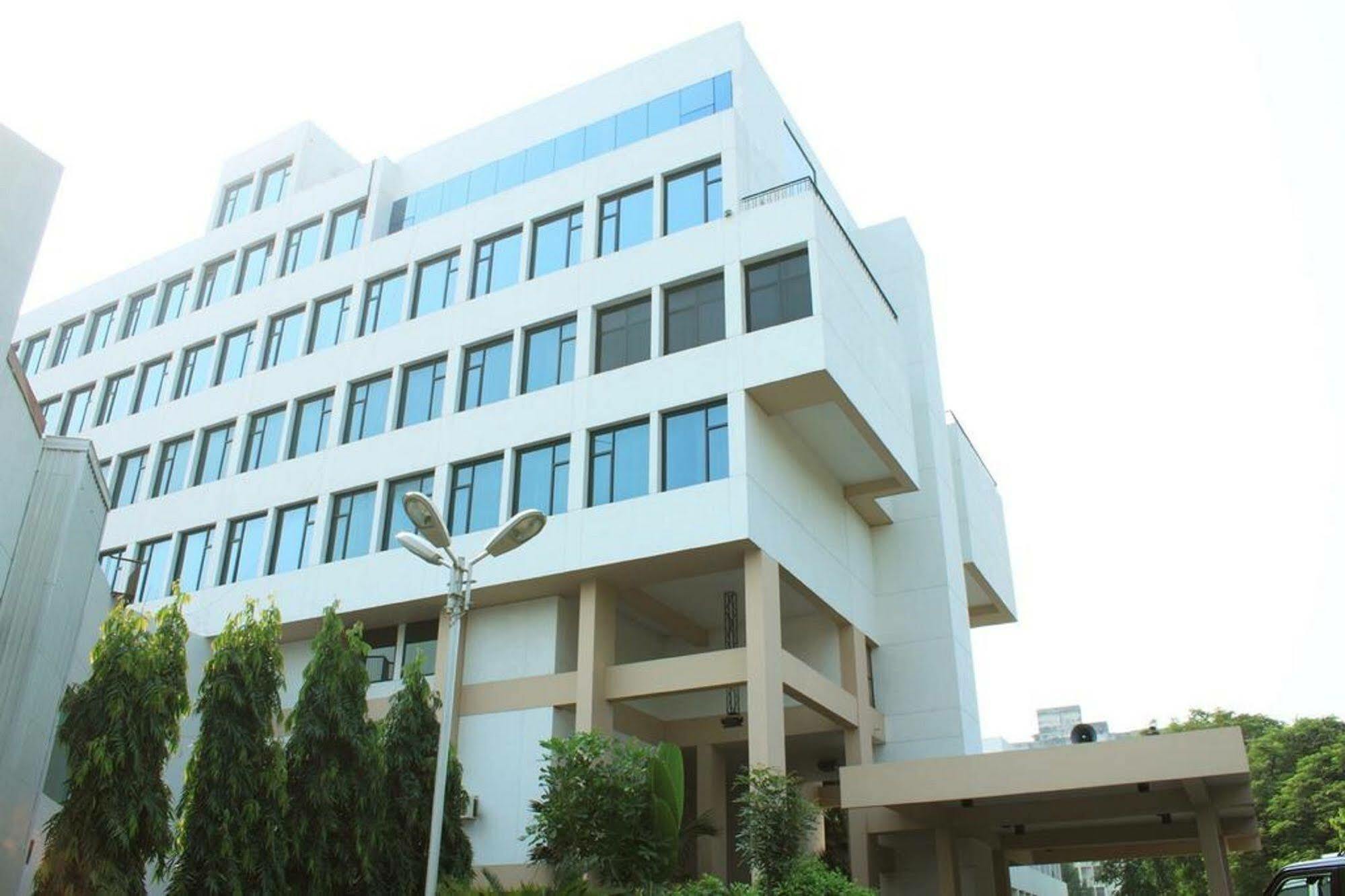 فندق موريا باتنا المظهر الخارجي الصورة